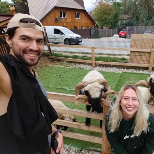Profile image for pet sitters Veronika & Jeremy