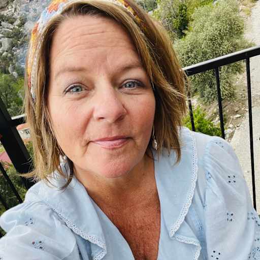 Profile image for pet sitters Shana & Suleyman