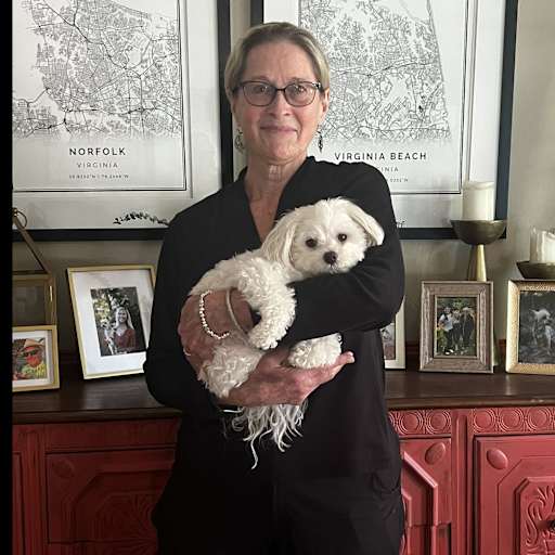 Profile image for pet sitter Dianna