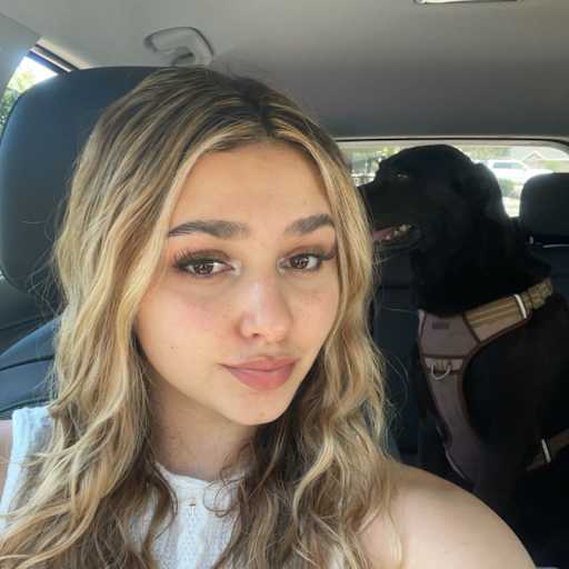 Profile image for pet sitter Emilly