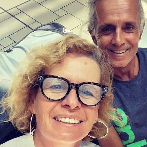 Profile image for pet sitters Elaine & Gary