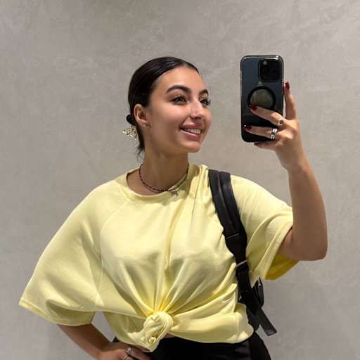 Profile image for pet sitter Amina