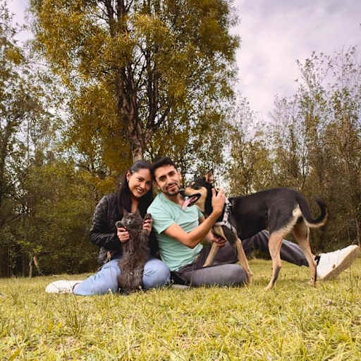 Profile image for pet sitters Daniel & Gabriela