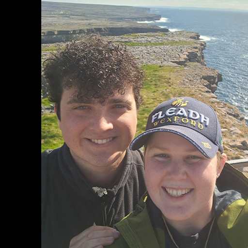 Profile image for pet sitters Maia & Lucas