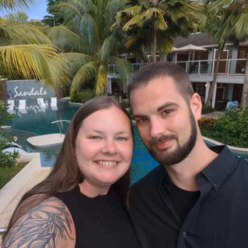 Profile image for pet sitters Alexa & Josh