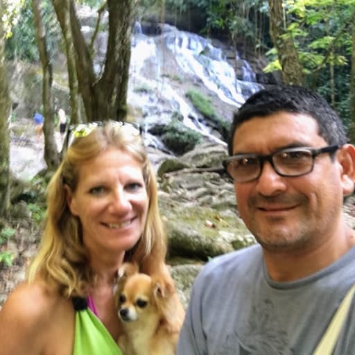 Profile image for pet sitters Carlos & Sue