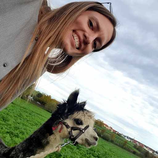 Profile image for pet sitter alena
