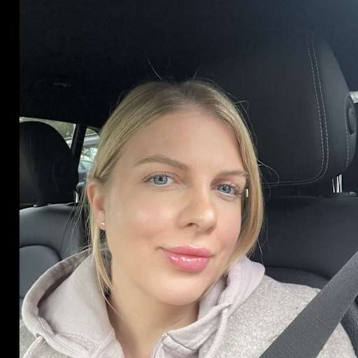 Profile image for pet sitter Julia