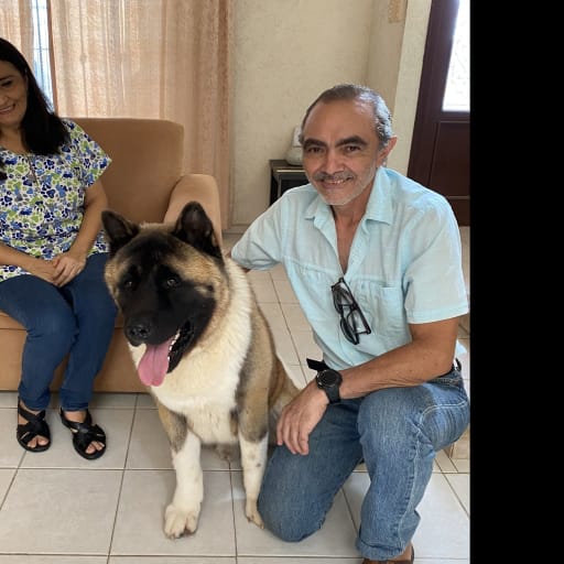 Profile image for pet sitters Raul & Lorena 