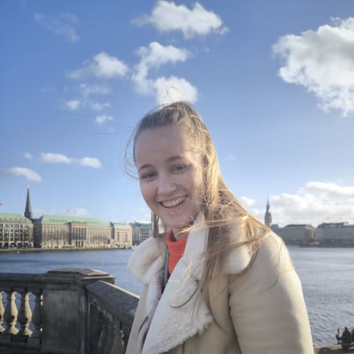 Profile image for pet sitter Liane