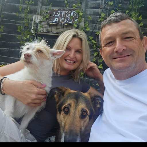 Profile image for pet sitters Jonathan & Nichola