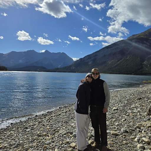 Profile image for pet sitters Maika & David