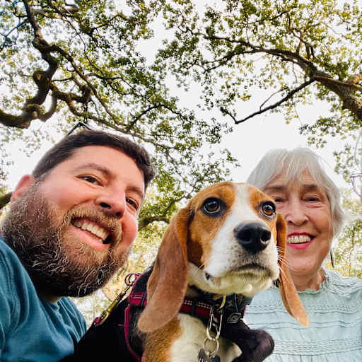 Profile image for pet sitters Dara & Alfredo