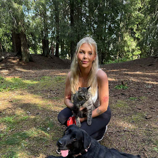 Profile image for pet sitters Andrea & Jake