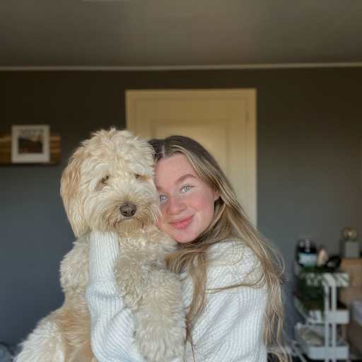 Profile image for pet sitter Lauren