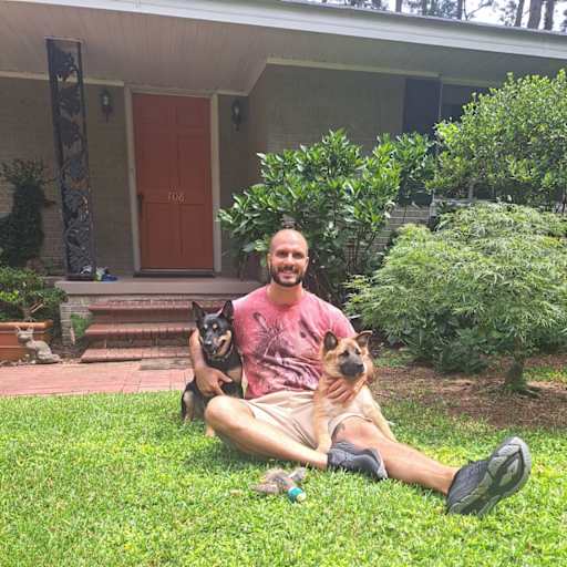 Profile image for pet sitter Broward
