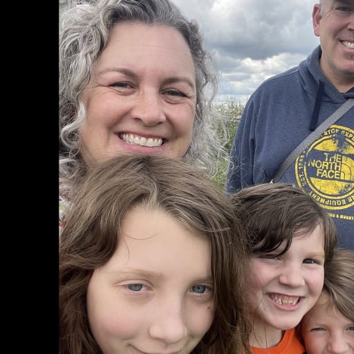 Profile image for pet sitters Sharon & Ryan