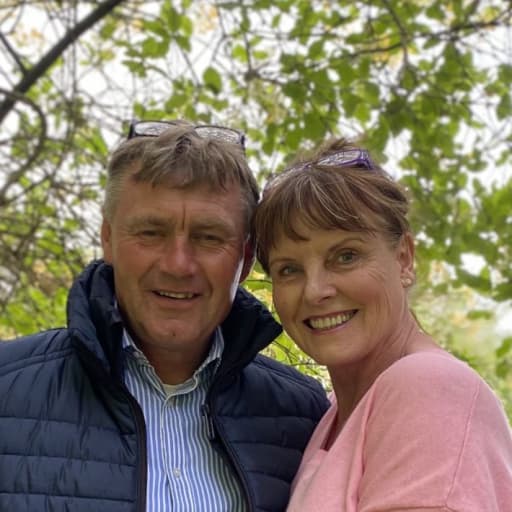 Profile image for pet sitters Tracy & John 