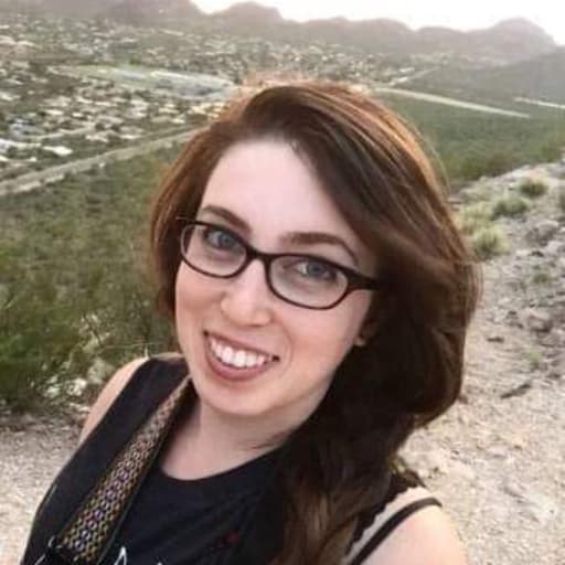 Profile image for pet sitter julia