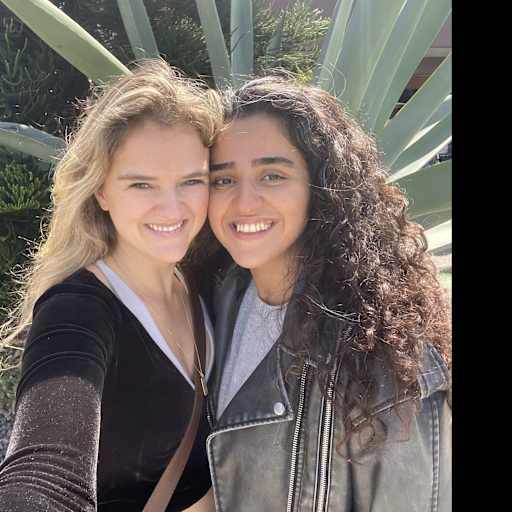 Profile image for pet sitters Isabelle & Audrea