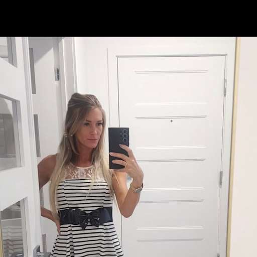 Profile image for pet sitter Joanie