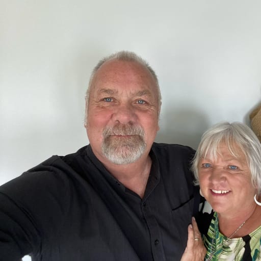 Profile image for pet sitters Lori & Tim