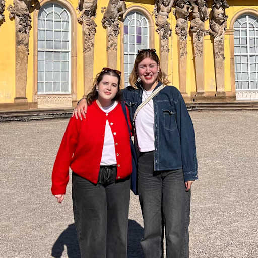 Profile image for pet sitters Lara-Joline & Belinda