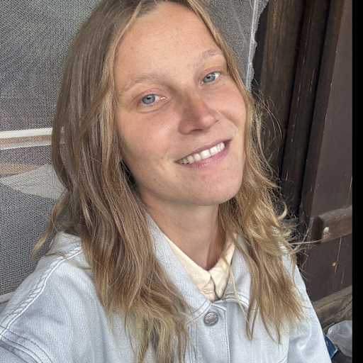 Profile image for pet sitter Julie