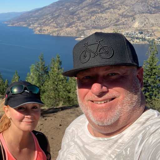 Profile image for pet sitters Shannon & Kevin