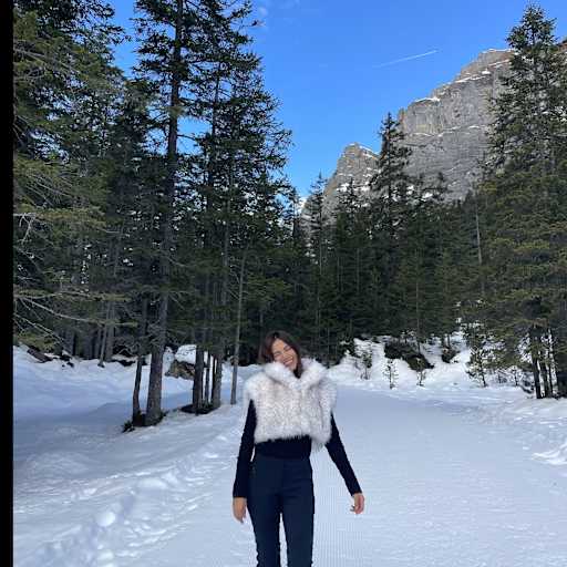 Profile image for pet sitter Lara