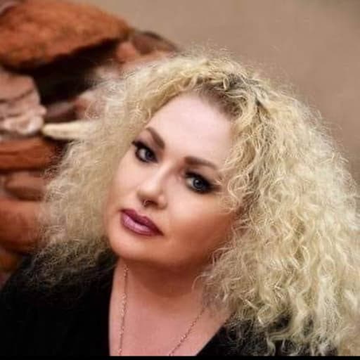Profile image for pet sitter Kassira