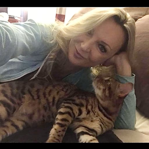 Profile image for pet sitters Robbin & Daniel