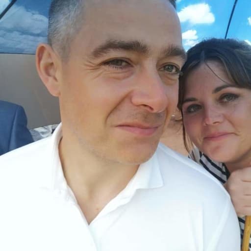 Profile image for pet sitters Sara & Carl