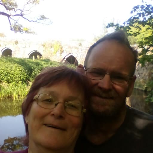 Profile image for pet sitters Robyn & Graham