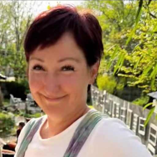 Profile image for pet sitter Lori