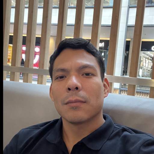 Profile image for pet sitter Josué Abraham