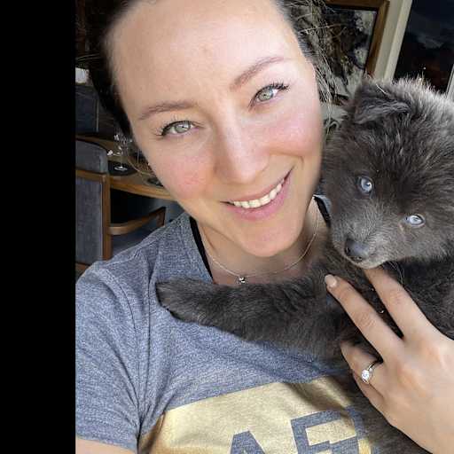 Profile image for pet sitters Laura Elena & Enrique