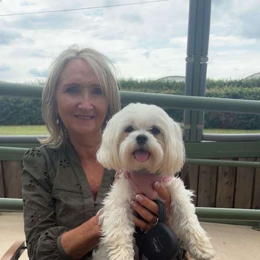 Profile image for pet sitter Carmin