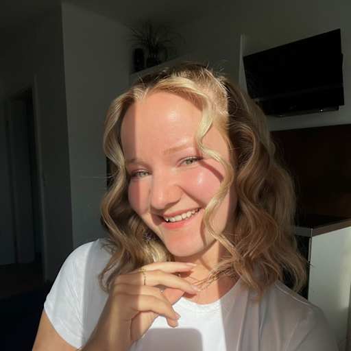Profile image for pet sitter angelika