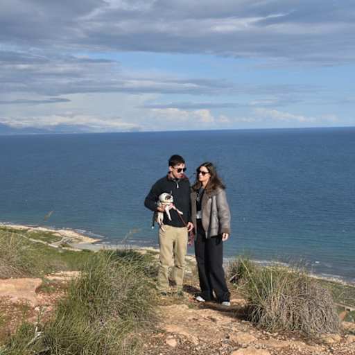 Profile image for pet sitters Waldemar & Rocio