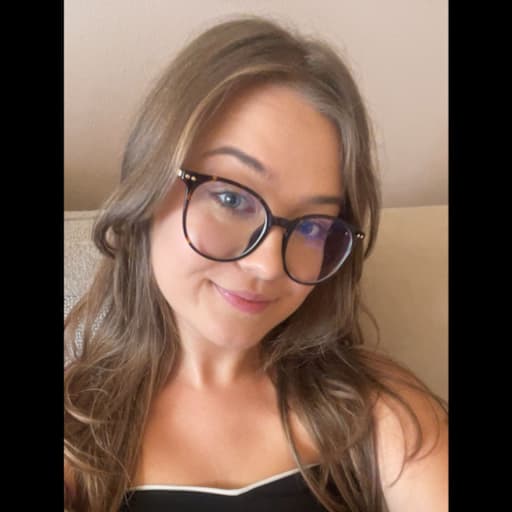Profile image for pet sitter Julia