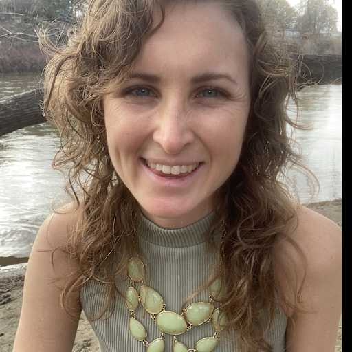 Profile image for pet sitter amber