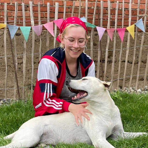 Profile image for pet sitter Loni