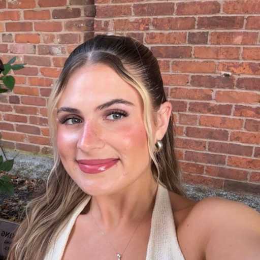 Profile image for pet sitter Erinn