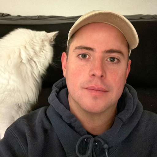 Profile image for pet sitter Esteban