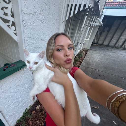 Profile image for pet sitter Sienna