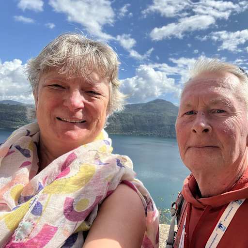 Profile image for pet sitters Stephanie & Justin