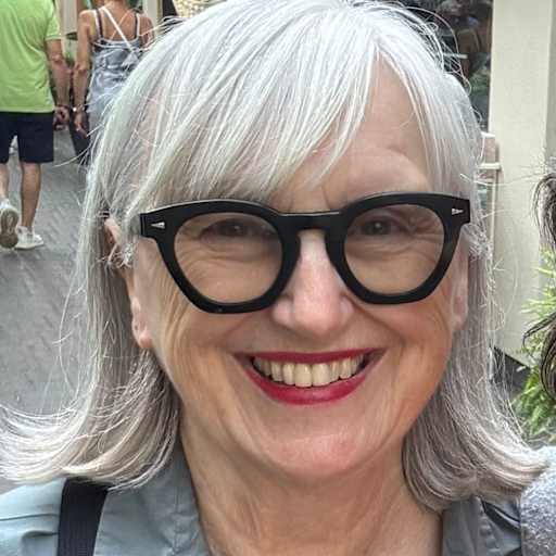 Profile image for pet sitter Shirley