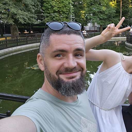 Profile image for pet sitters Silvia & Victor