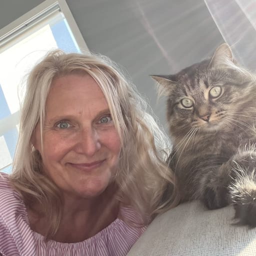 Profile image for pet sitter Valerie